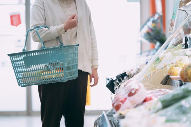 買い物をする様子